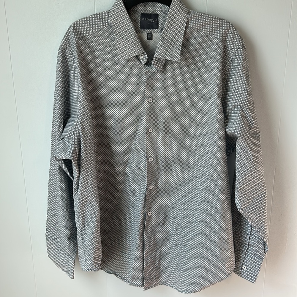 Madison  2xl 18-18 1/2 Black and White Casual‎ Button Down Shirt.